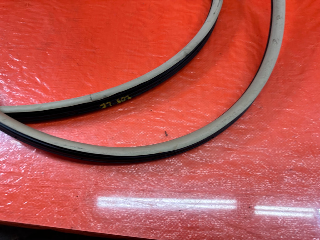 04 08 ACURA TSX   LEFT FRONT   DOOR TO CHASSIS WEATHER STRIP OPEN TRIM OEM #2057