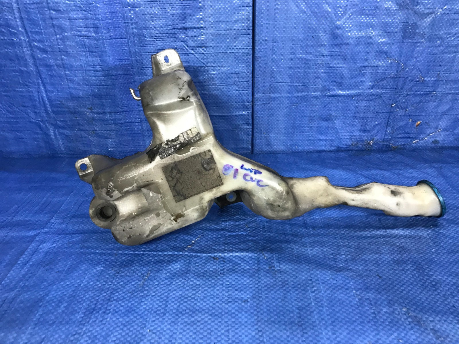 OEM 2002 02 HONDA CIVIC LX 4D SEDAN   WINDSHIELD WIPER FLUID RESERVOIR TANK0