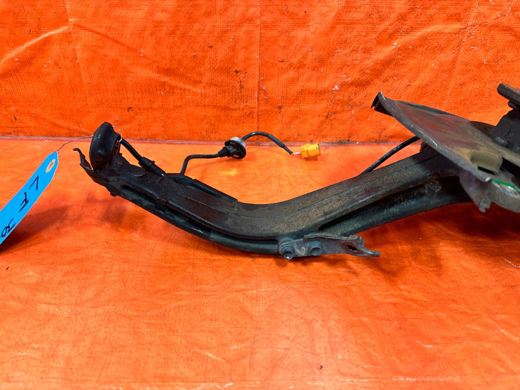 04 08 ACURA TSX   DRIVER LEFT FRONT SPINDLE KNUCKLE HUB   OEM FACTORY #3048