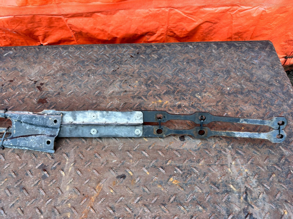 02 10 LEXUS SC430 LEFT AND RIGHT REAR SUB FRAME BRACE EXTENSION BRACKETS OEM 2889