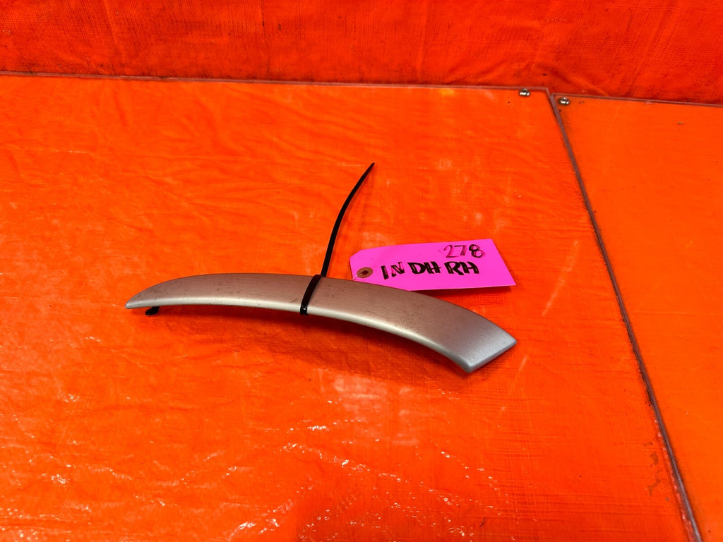 08 15 INFINITI G37 COUPE & CONVERTIBLE RIGHT INTERIOR DOOR GRAB HANDLE TRIM 2781