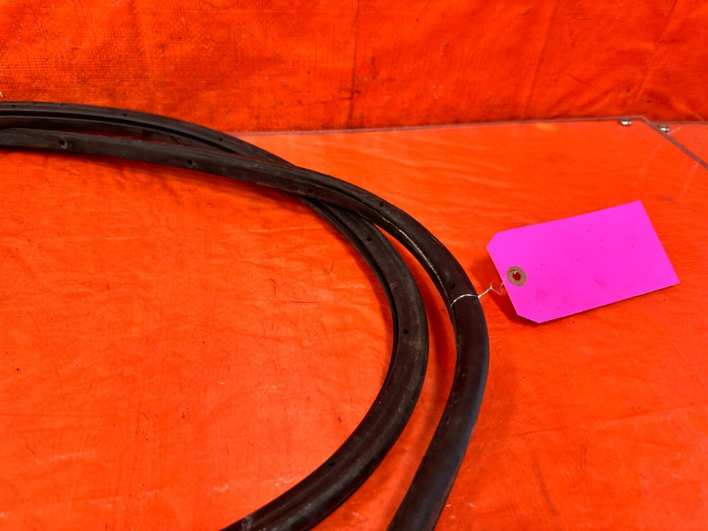 96 00 HONDA CIVIC SEDAN   DRIVER LEFT REAR   WEATHER STRIP SEAL GASKET OEM #29710