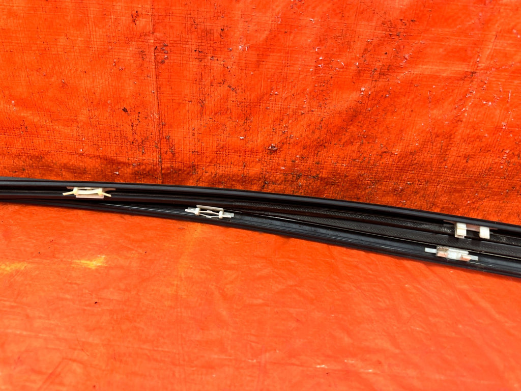 13 16 HYUNDAI GENESIS COUPE   ROOF TRIM WEATHER STRIP SET   LEFT & RIGHT OEM 31813