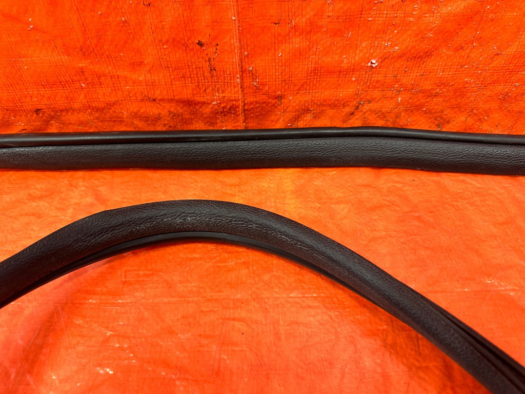 06-11 CIVIC 4D SEDAN - PASSENGER RIGHT REAR DOOR TO CHASSIS OPEN TRIM - OEM #3076