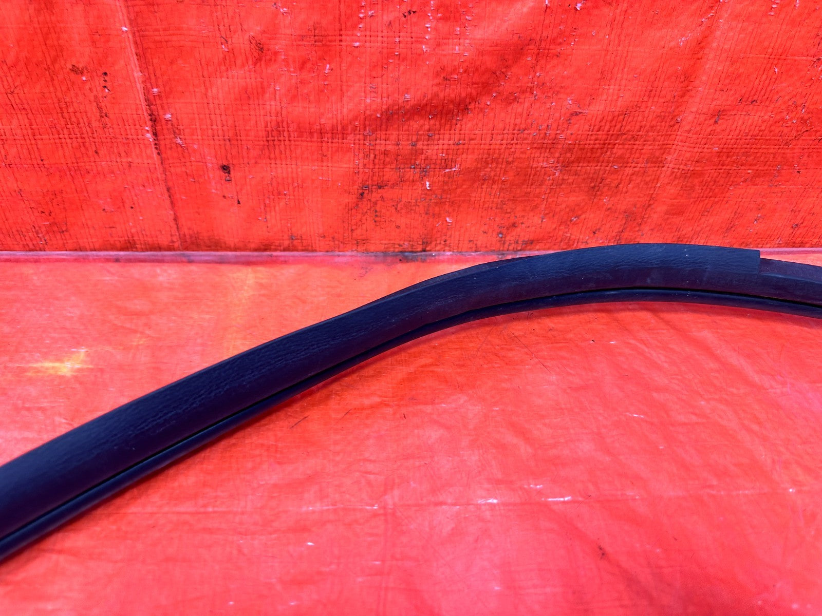 10 16 HYUNDAI GENESIS COUPE   CHASSIS TO DOOR OPEN TRIM RUBBER STRIP RIGHT FRONT3