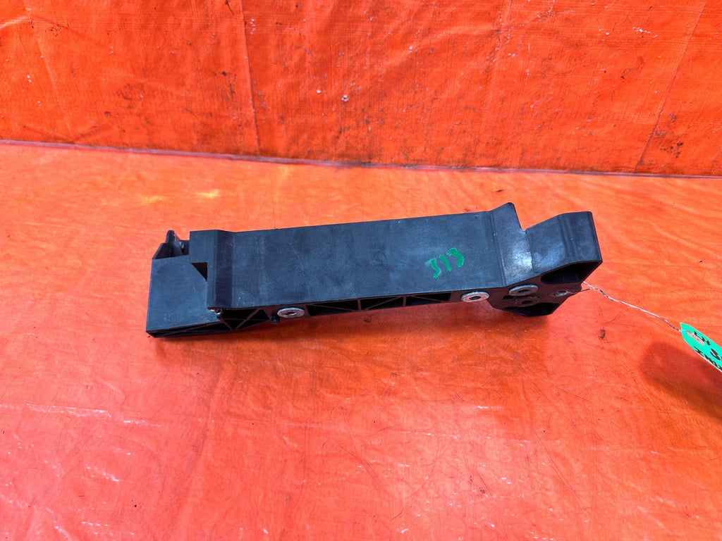 14 15 INFINITI Q50   DRIVER LEFT   HEADLIGHT HEADLAMP PLASTIC BRACKET OEM #3132