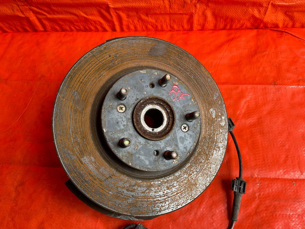 02 04 HONDA CR V CRV   4WD ONLY   PASSENGER RIGHT FRONT SPINDLE KNUCKLE HUB OE4