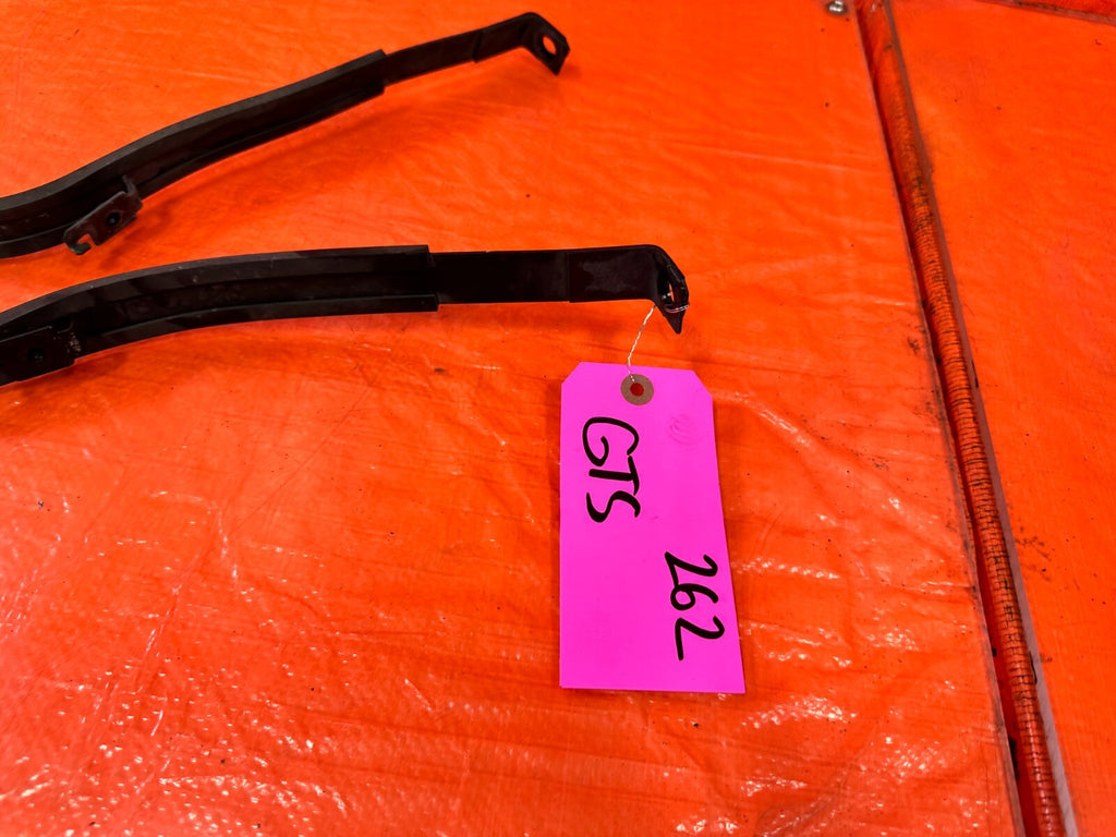 03 09 NISSAN 350Z   GAS GASOLINE FUEL TANK MOUNTING STRAPS BAND SET   OEM #2624