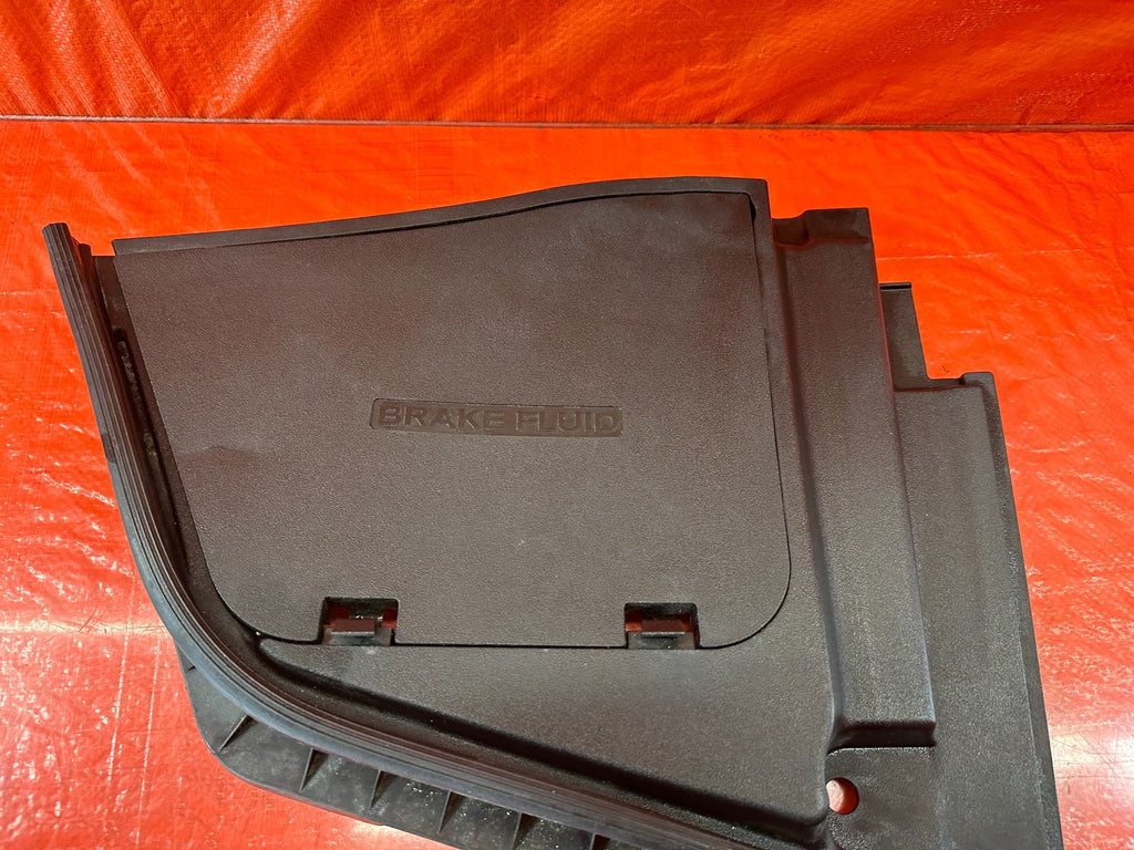 14 20 INFINITI Q50 Q60   BRAKE FLUID UNDER HOOD TRAY FRAME PLASTIC   OEM #21510