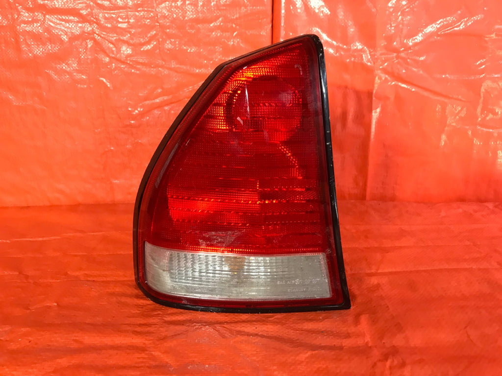 OEM 2004 04 MITSUBISHI DIAMANTE DRIVER LEFT TAIL LIGHT LAMP L LH0