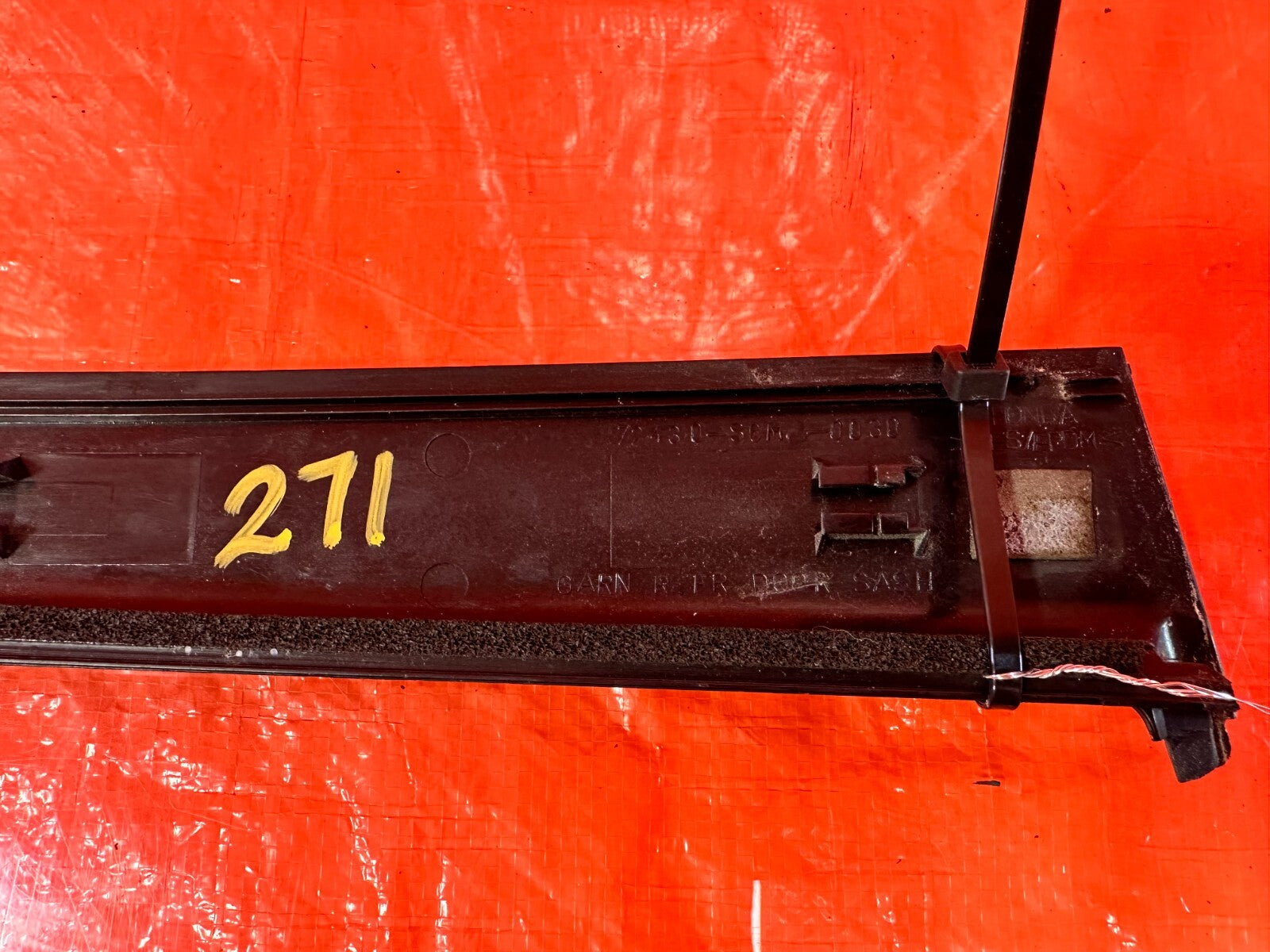 02 06 ACURA RSX   RIGHT DOOR SASH PILLAR TRIM   PASSENGER SIDE   OEM #2717