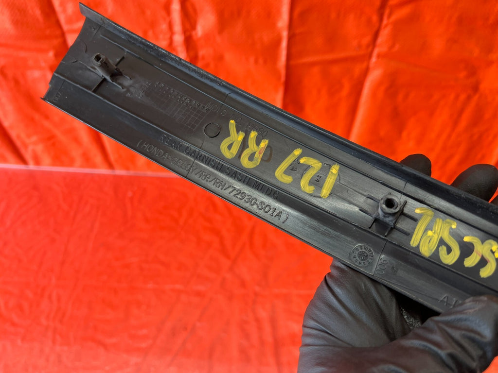 96 00 HONDA CIVIC   SEDAN PASSENGER RIGHT REAR DOOR SASH TRIM MOLDING   OEM 1278