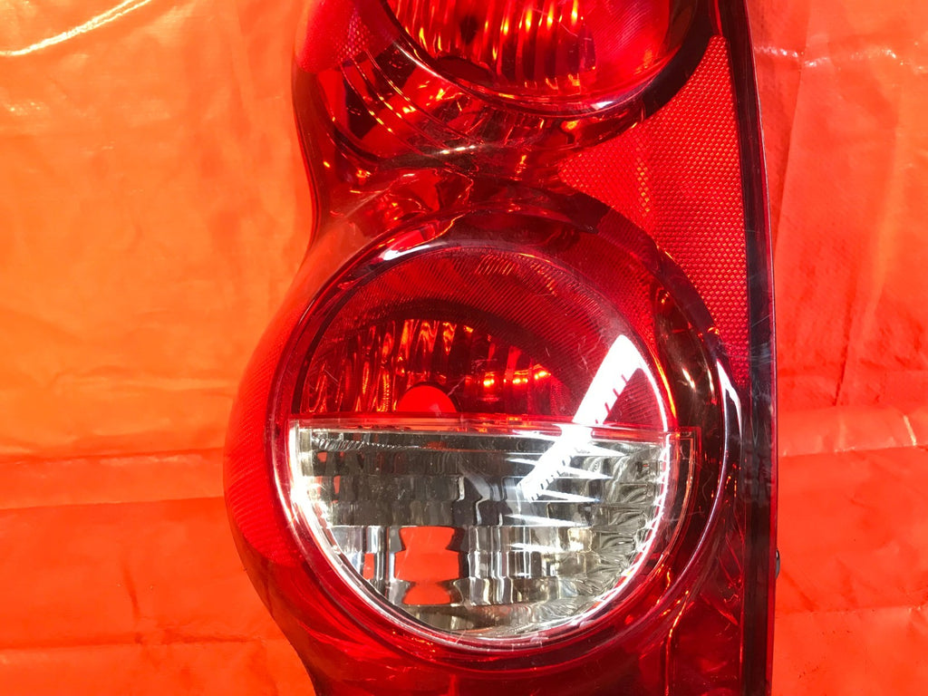 OEM 2005 05 DODGE DURANGO DRIVER LEFT TAIL LIGHT LAMP L LH2