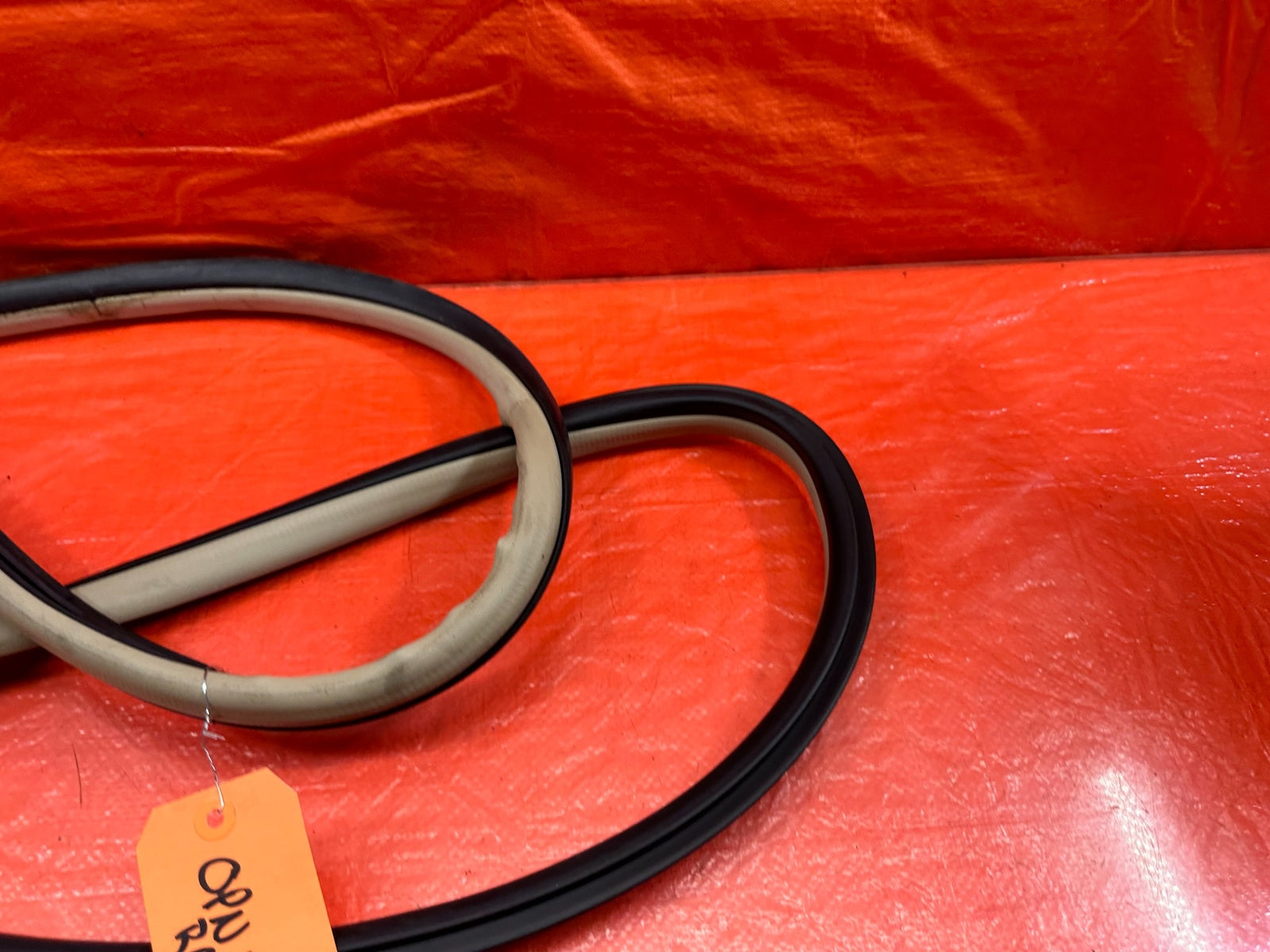 04 08 ACURA TSX   RIGHT REAR   DOOR TO CHASSIS WEATHER STRIP OPEN TRIM OEM #2056