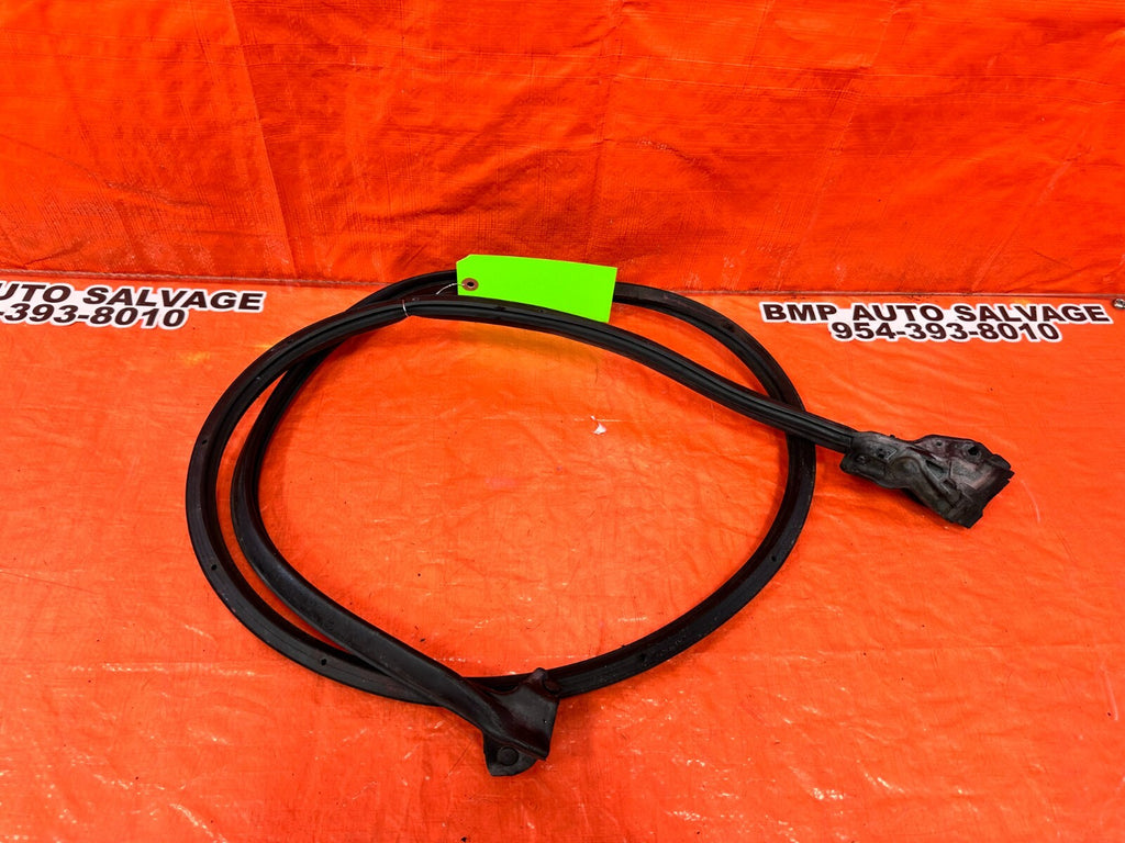 02 10 LEXUS SC430   DRIVER LEFT DOOR WEATHER STRIP GASKET   OEM FACTORY #268