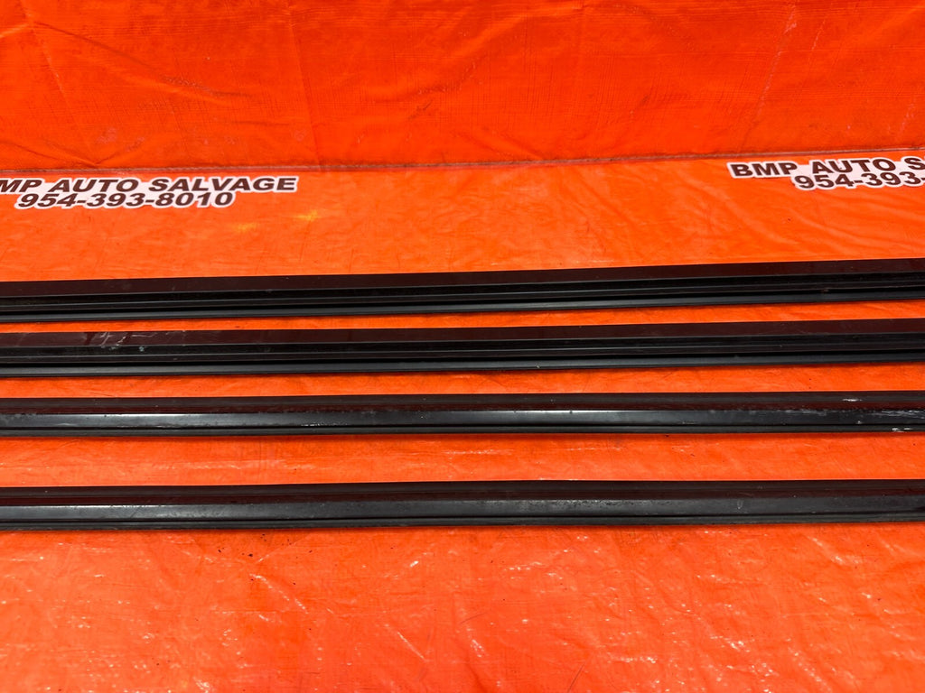 08 15 INFINITI G37 Q60 COUPE EXTERIOR DOOR WINDOW GLASS TRIM LEFT RIGHT OEM #2485
