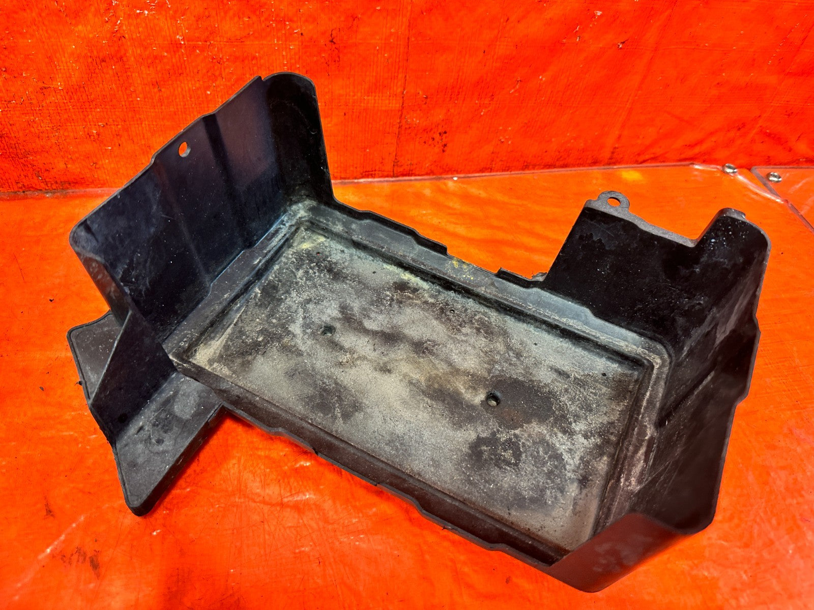 02 06 ACURA RSX   BATTERY TRAY MOUNTING BRACKET W/ TIE DOWN & COVER   OEM #3153
