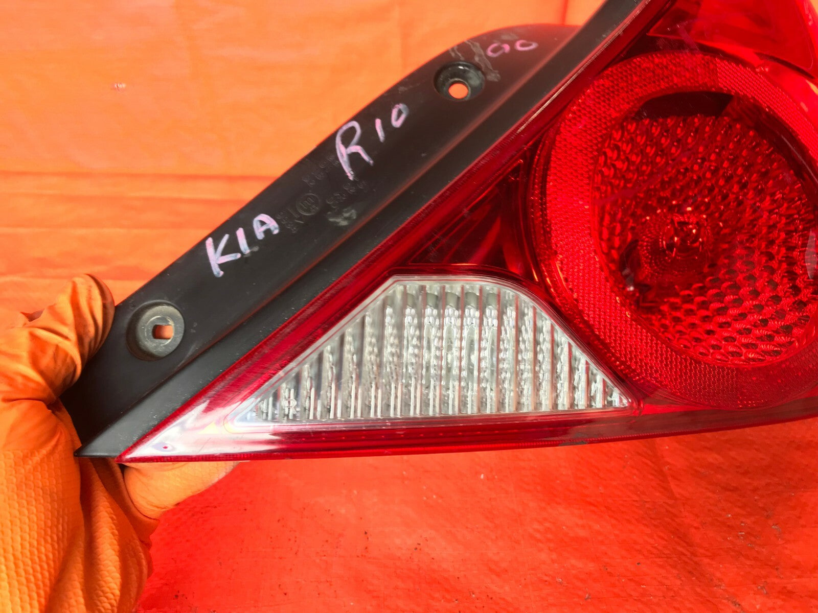 OEM 2002 2003 2004 KIA SPECTRA   SEDAN   PASSENGER RIGHT TAIL LIGHT LAMP 02 033