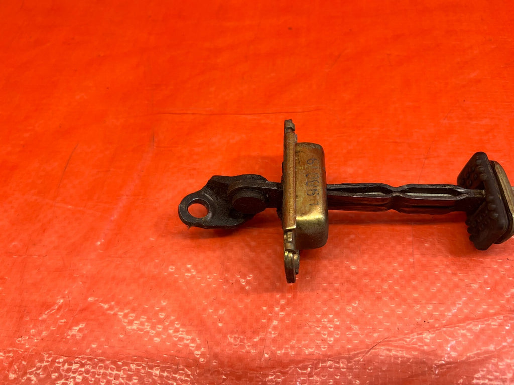 96 00 HONDA CIVIC COUPE & HATCH PASSENGER RIGHT DOOR CHECKER HINGE ARM OEM #1916