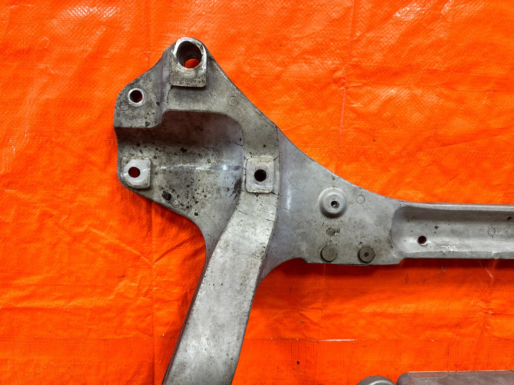 08 15 INFINITI G37 COUPE & CONVERTIBLE FRONT SUBFRAME CROSSMEMBER K FRAME   32912