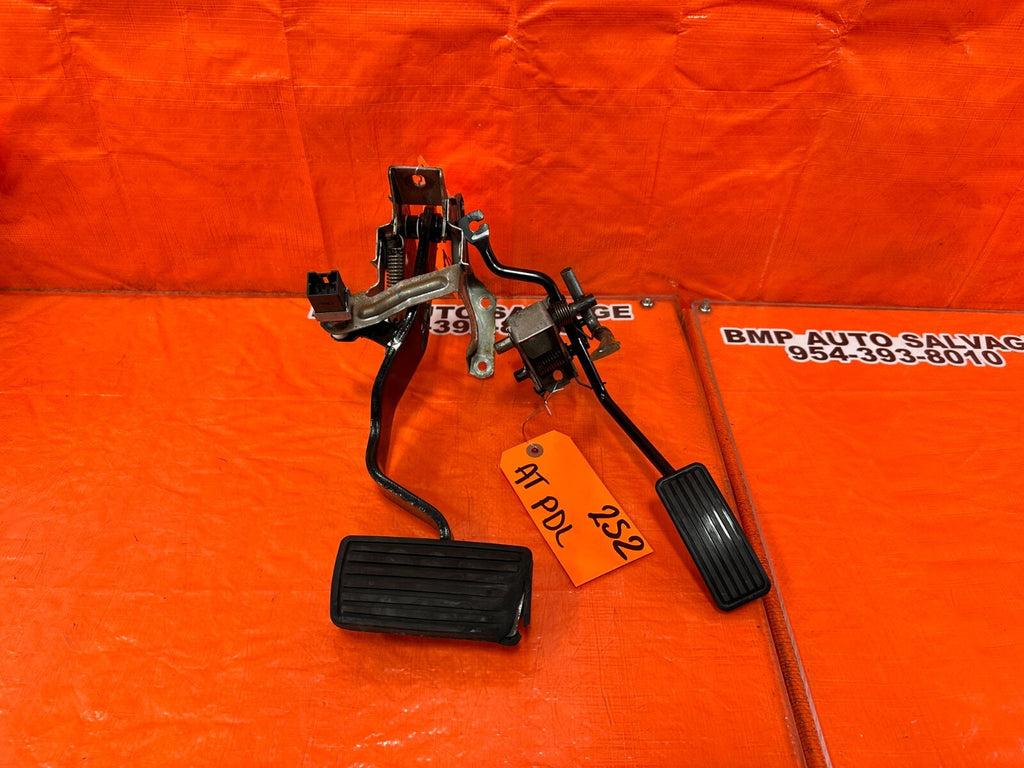 97 01 HONDA PRELUDE   AUTOMATIC PEDALS   GAS AND BRAKE   OEM FACTORY #2520
