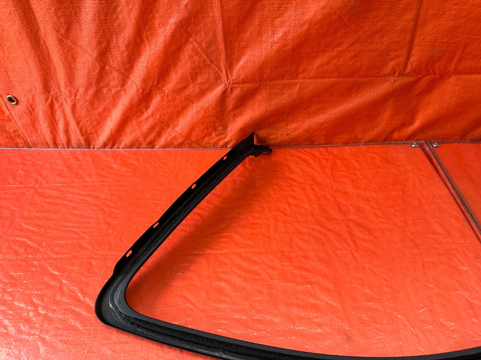 04 08 ACURA TL   DRIVER LEFT FRONT   INTERIOR UPPER GLASS DOOR TRIM OEM 23412