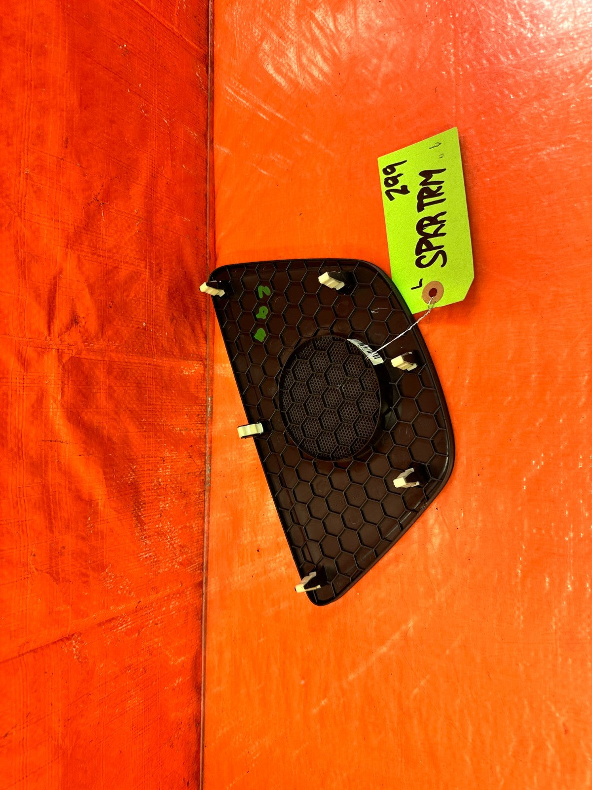 13 16 HYUNDAI GENESIS COUPE 3.8L   CENTER OF THE DASHBOARD SPEAKER COVER OEM 2991