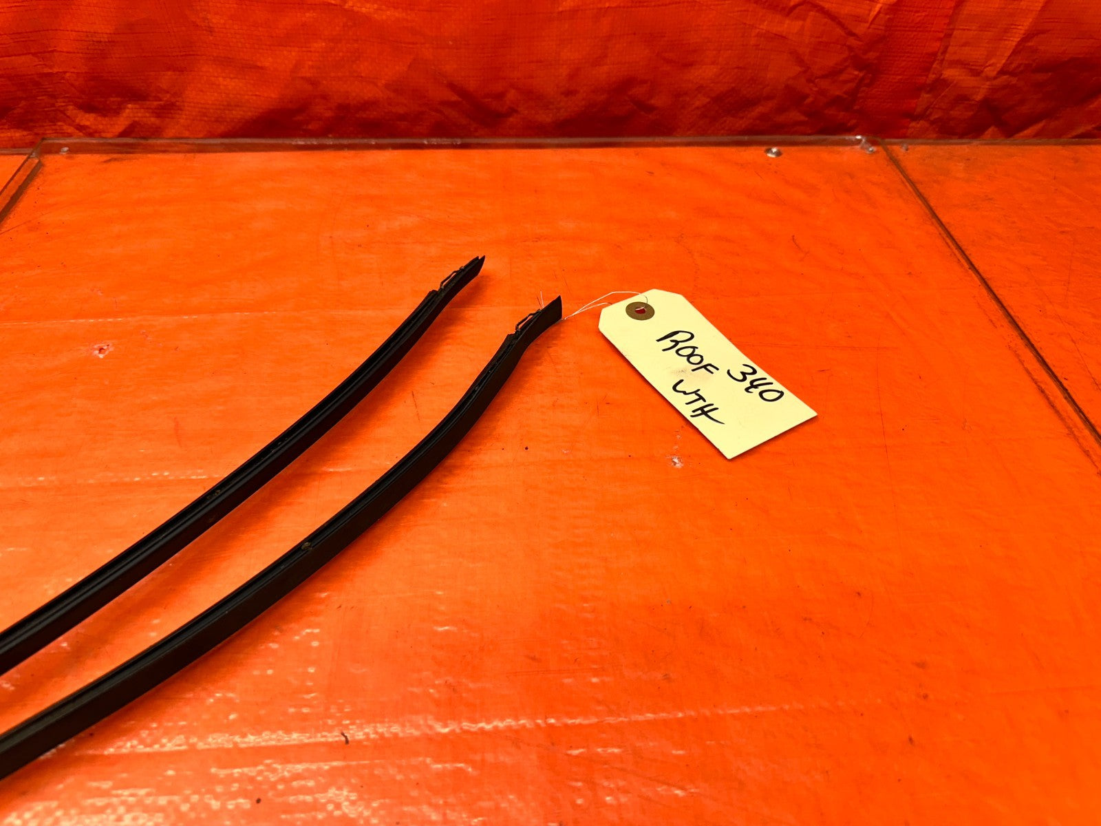 94-01 ACURA INTEGRA 4D SEDAN ROOF TOP MOUNTED WEATHERSTRIP SEALS PAIR OEM #3404