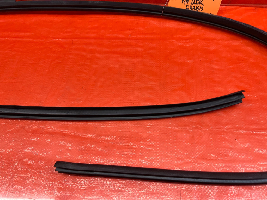13 16 SCION FRS   13 16 SCION FRS   RIGHT DOOR TO CHASSIS WEATHER STRIP OPENING6