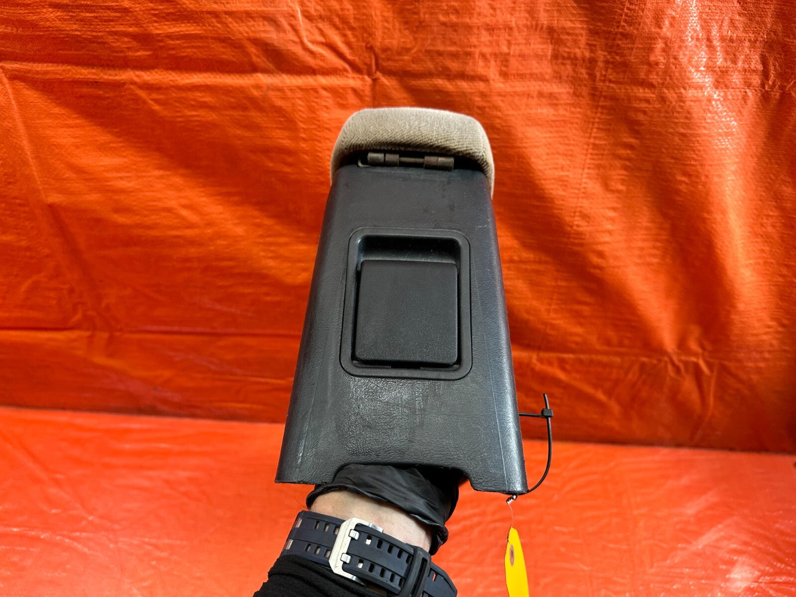 94   01 ACURA INTEGRA   CENTER CONSOLE ARM REST   TAN CLOTH TOP OEM FACTORY 2296