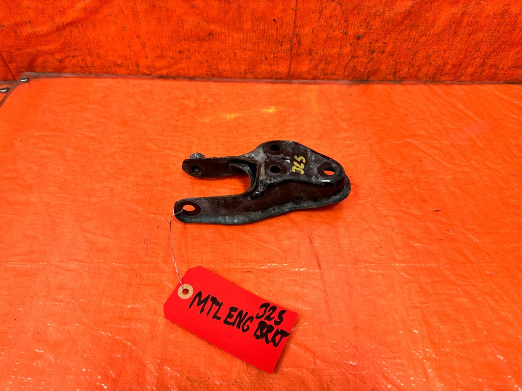90 91 HONDA CIVIC HATCH   D16A6 5 SPEED MANUAL REAR TRANSMISSION BRACKET OEM 3250