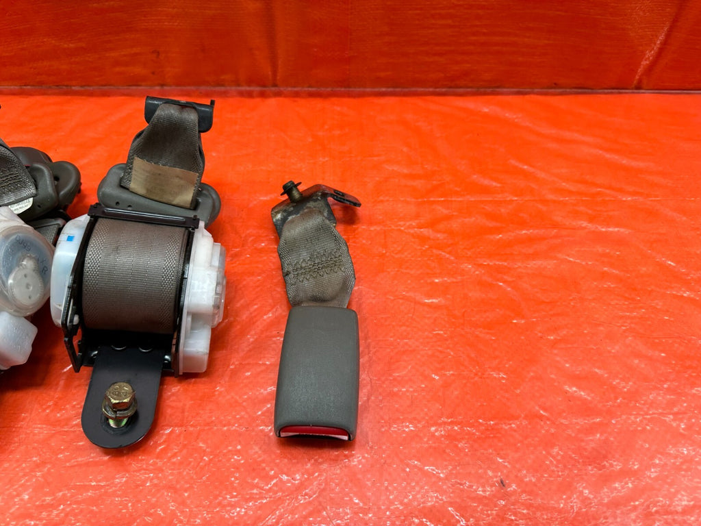 02 06 ACURA RSX TYPE S & BASE   REAR SEAT BELT SET LEFT RIGHT   TAN   OEM #1834