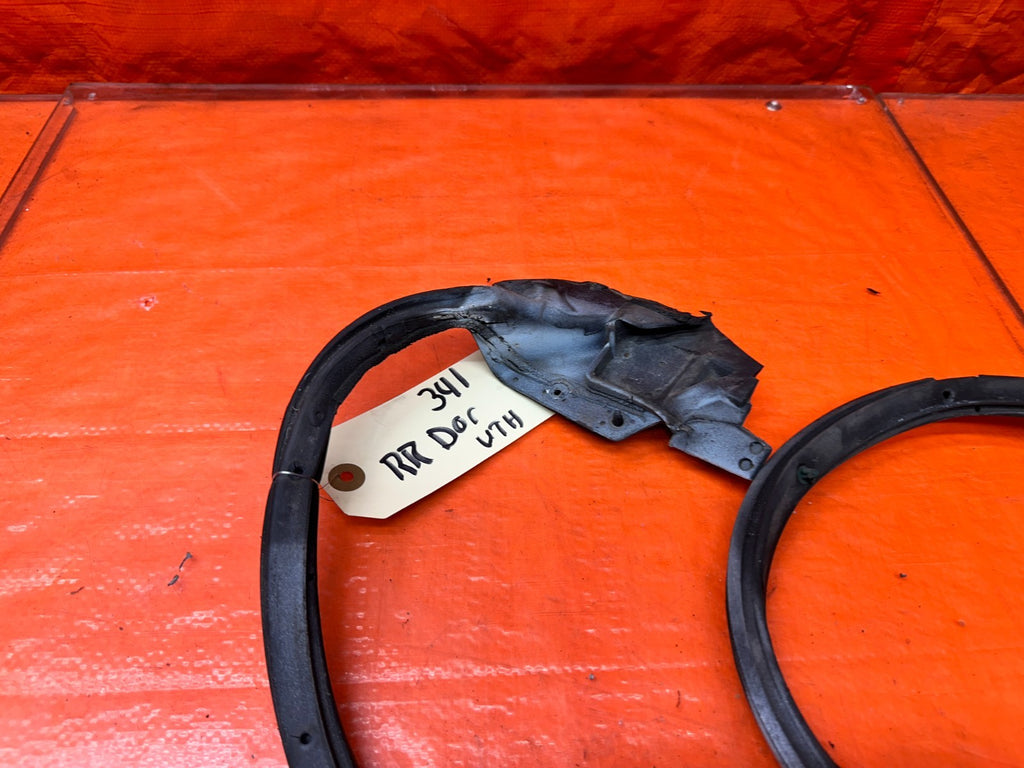 94-01 ACURA INTEGRA 4D RIGHT REAR PASSENGER DOOR WEATHER STRIP SEAL OEM #34114