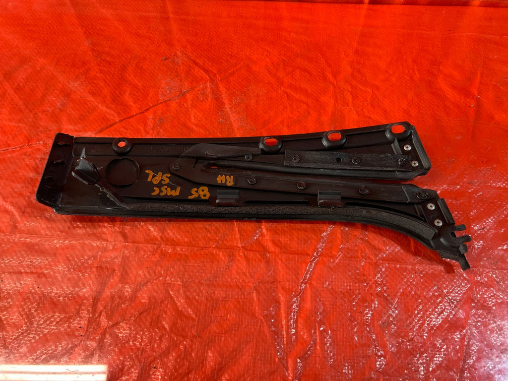 90 96 NISSAN 300ZX   PASSENGER RIGHT   DOOR FINISHER TRIM PLASTIC SASH OEM #85 7