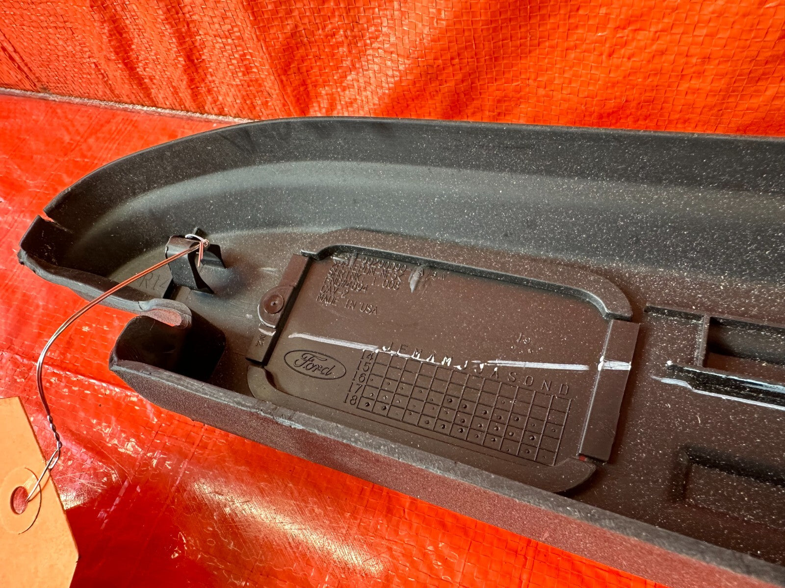 15 20 FORD F 150   PASSENGER RIGHT SIDE REAR BED RAIL CAP FL34 8429140 ADW   OEM11