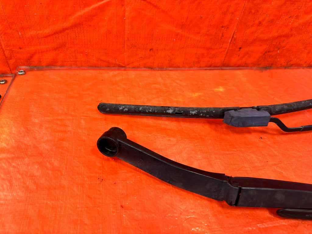 13 16 HYUNDAI GENESIS COUPE   LEFT & RIGHT WINDSHIELD WIPER ARMS   OEM #2995