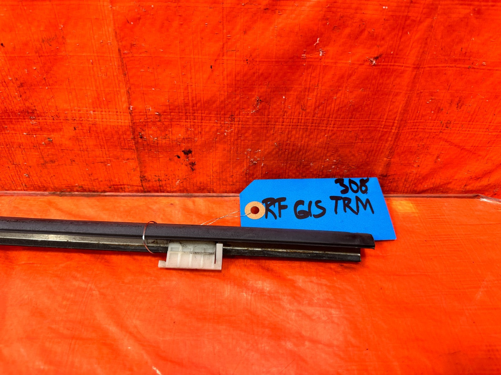 02 05 HONDA CIVIC SI EP3 HATCH   RIGHT FRONT EXTERIOR WINDOW GLASS TRIM OEM #3081