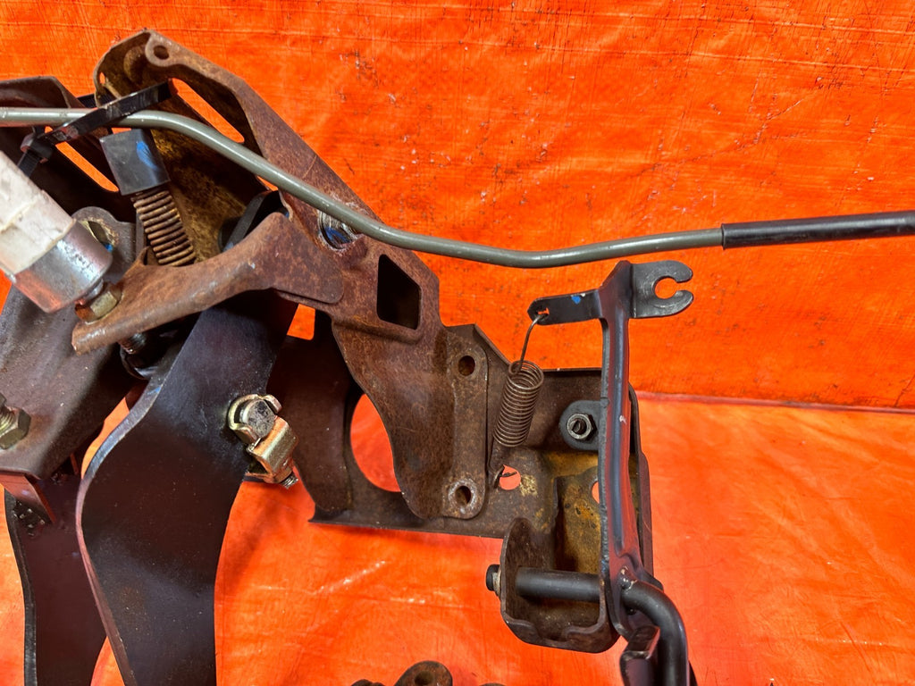 92 95 HONDA CIVIC   5 SPEED MANUAL PEDALS   BRAKE GAS CLUTCH   OEM #3275