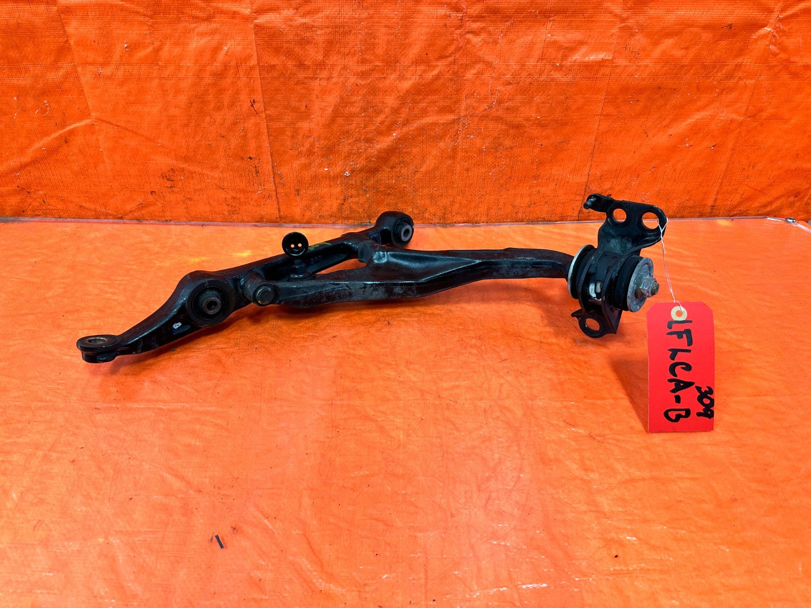 94 01 ACURA INTEGRA DRIVER LEFT FRONT SPINDLE KNUCKLE HUB & LOWER CONTROL ARM 091