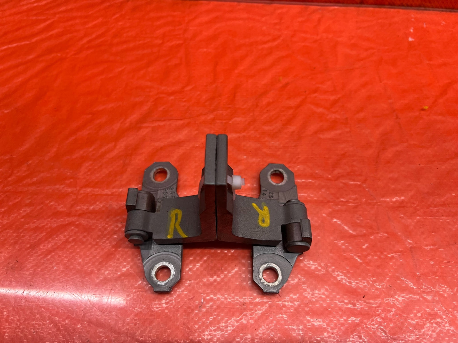 08 15 INFINITI G37 & Q60 2D DOOR HINGE SET   UPPER & LOWER   RIGHT SIDE OEM 1695