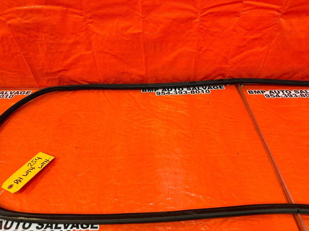 02 06 ACURA RSX   PASSENGER RIGHT FRONT   WEATHER STRIP TRIM SEAL GASKET OEM 2544