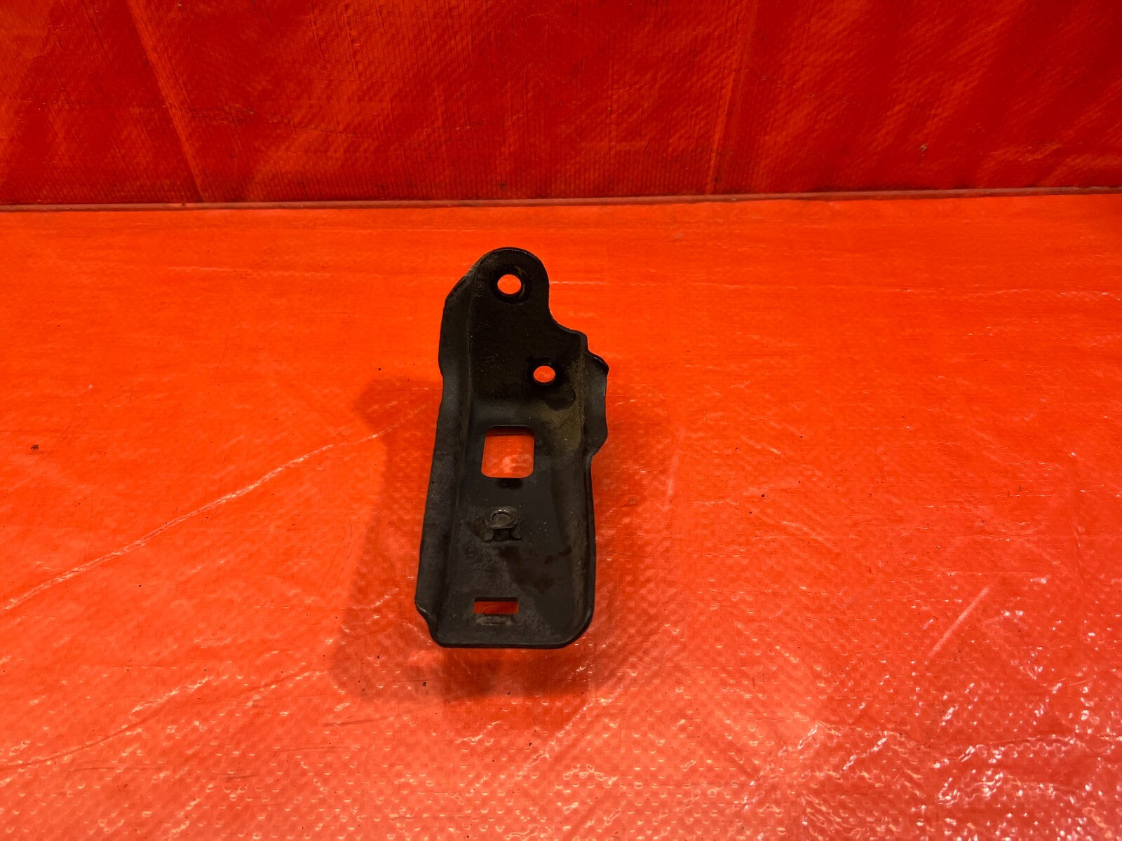 90 93 ACURA INTEGRA   CHASSIS SWAY BAR MOUNTING BRACKET DRIVER LEFT REAR OEM 1540