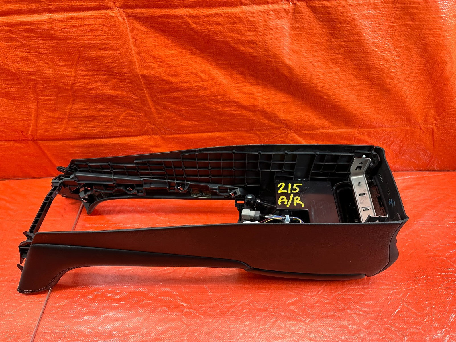 16 20 INFINITI Q50 / 17 20 Q60   ARM REST CENTER CONSOLE   OEM FACTORY OE #21512