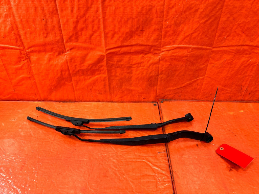 13 16 HYUNDAI GENESIS COUPE   LEFT & RIGHT WINDSHIELD WIPER ARMS   OEM #3020
