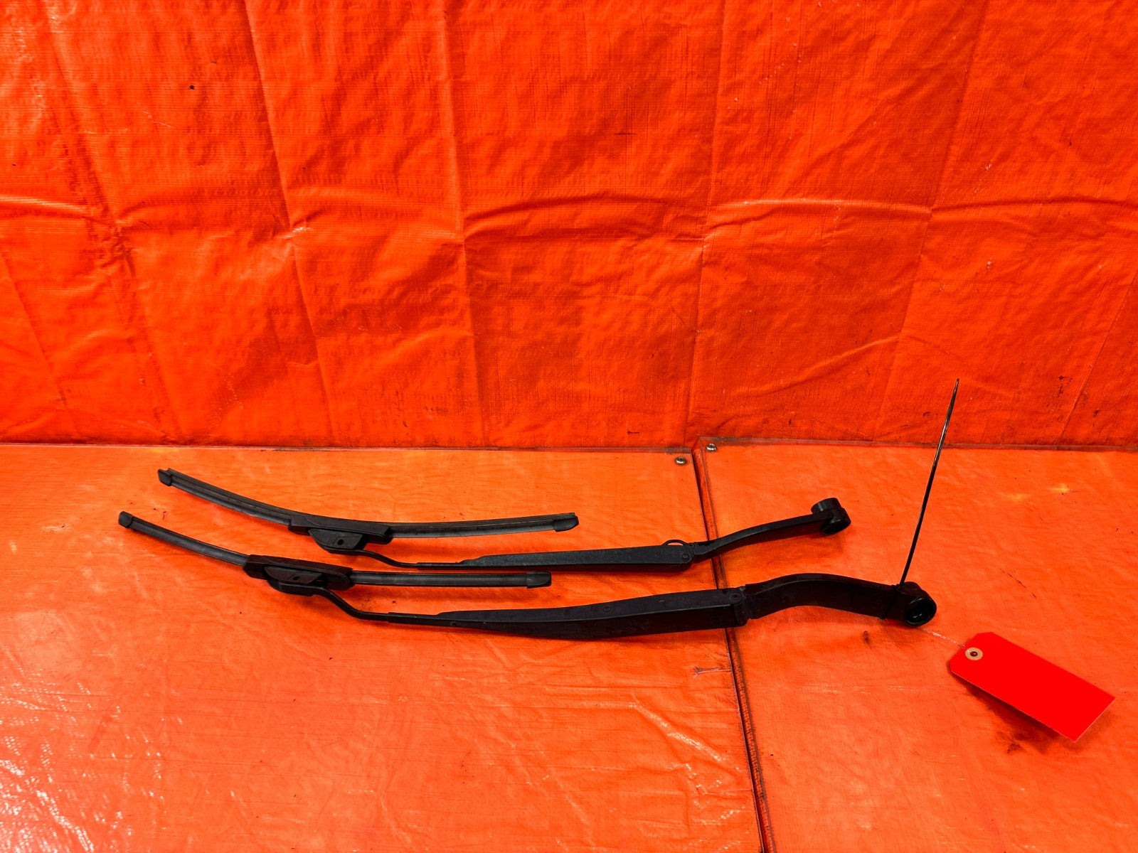 13 16 HYUNDAI GENESIS COUPE   LEFT & RIGHT WINDSHIELD WIPER ARMS   OEM #3020