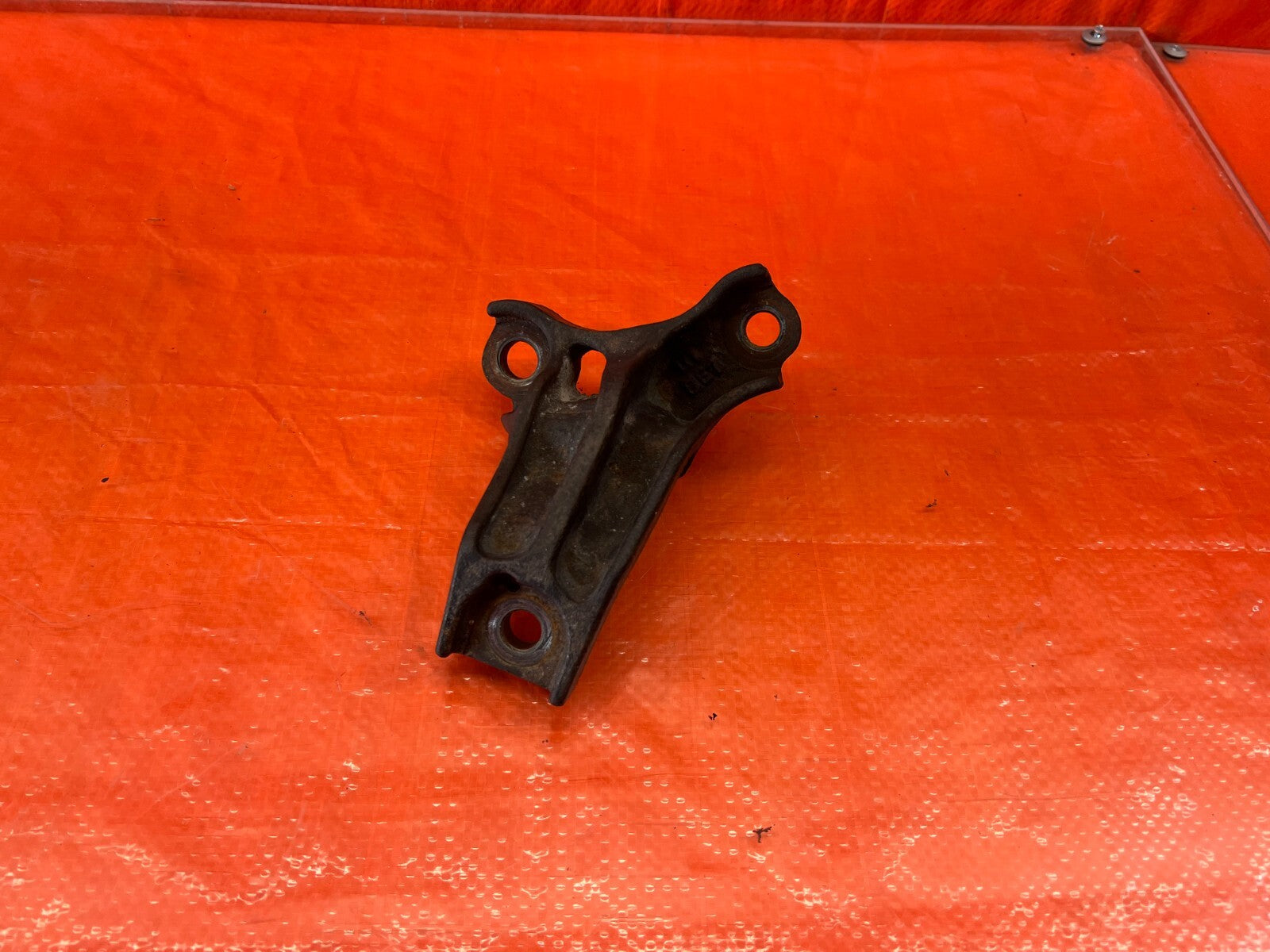 97 01 HONDA PRELUDE   POST MOUNT TO MOTOR MOUNT BRACKET   LEFT SIDE   OEM #1360