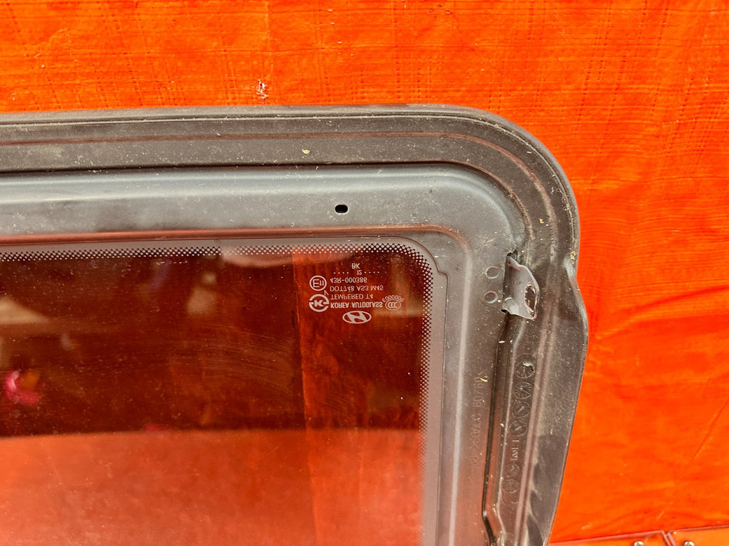 10 16 HYUNDAI GENESIS COUPE   SUNROOF MOONROOF SLIDING ROOF GLASS   OEM #2992
