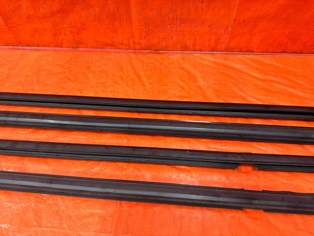 06 11 CIVIC 4D SEDAN   EXTERIOR DOOR WINDOW GLASS TRIM SET LEFT RIGHT   OEM #2822