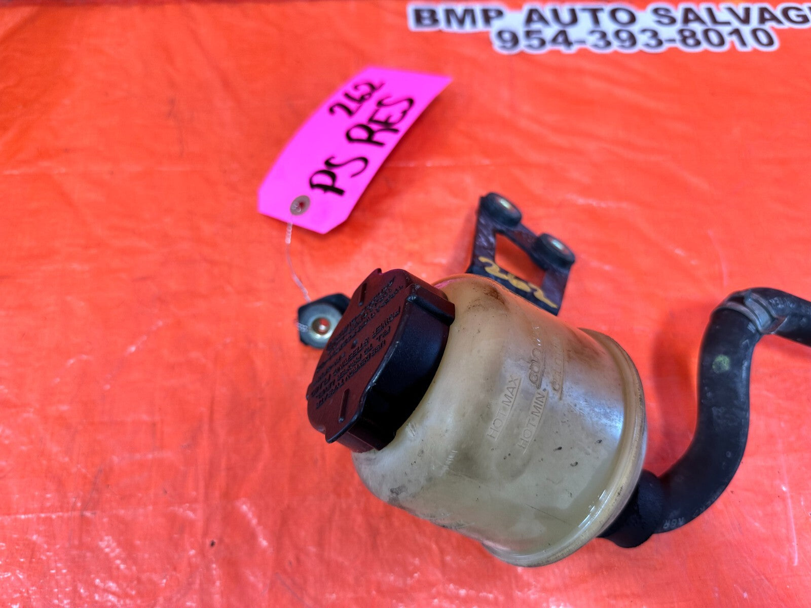 03 07 NISSAN 350Z   POWER STEERING RESERVOIR TANK BOTTLE   W/ LINE & BRACKET OEM6
