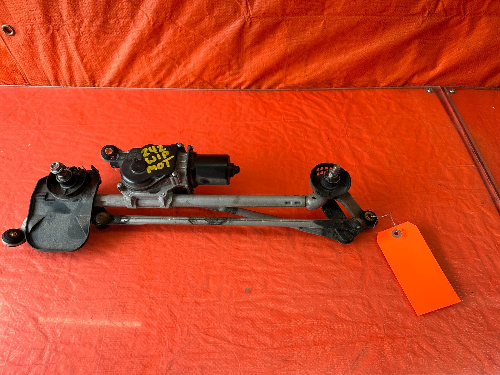14 20 INFINITI Q50 & 17 20 Q60   WINDSHIELD WIPER MOTOR W/ LINKAGE   OEM #2420